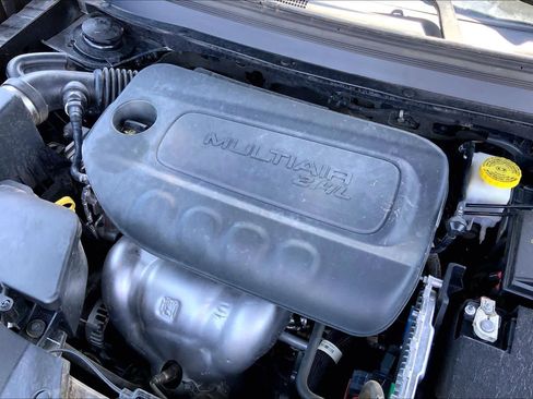 Used 2021 Jeep Cherokee Latitude Plus FWD image 33