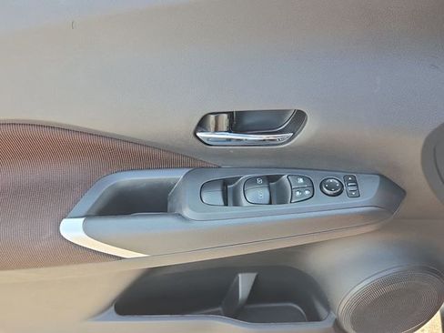 Certified 2022 Nissan Kicks SR FWD image 13