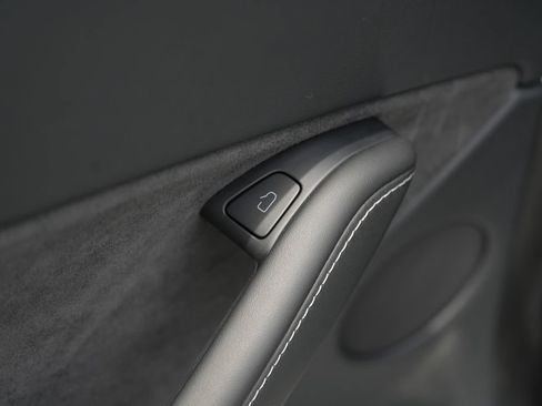 Used 2023 Tesla Model Y AWD image 27