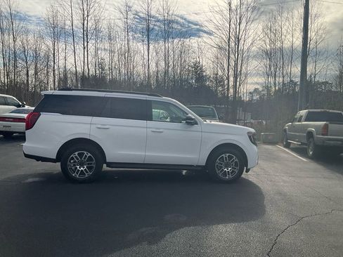 New 2026 Ford Expedition Active image 4