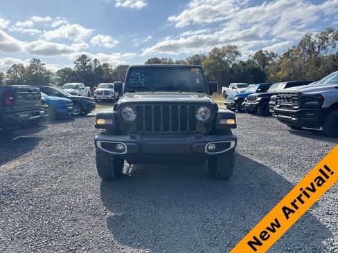 Used 2022 Jeep Gladiator Sport image 8