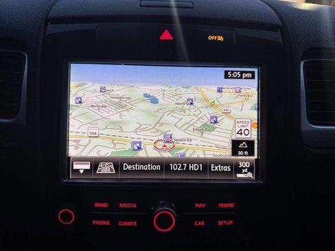 Used 2014 Volkswagen Touareg TDI image 24