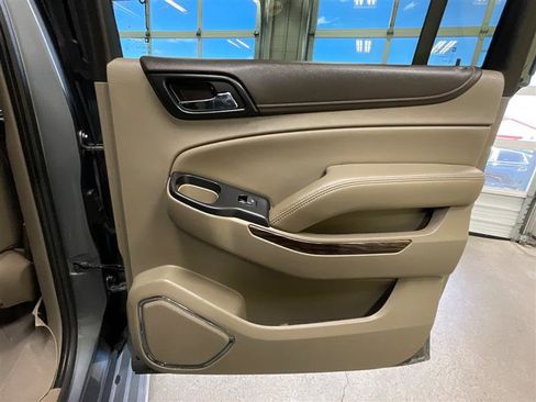 Used 2018 GMC Yukon XL SLT w/ Premium Edition AWD/4WD image 32