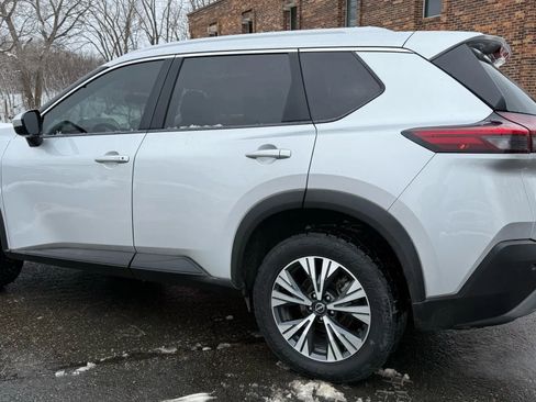 Used 2023 Nissan Rogue SV w/ SV Premium B Package image 6