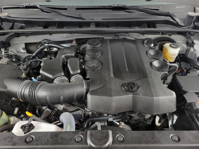 Used 2018 Toyota 4Runner SR5 RWD image 13
