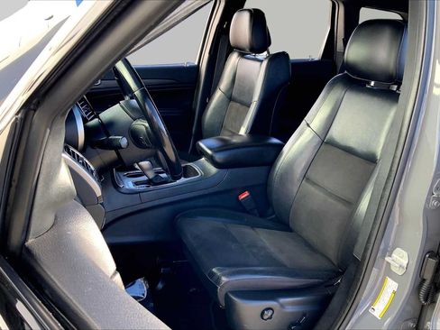 Used 2019 Jeep Grand Cherokee Altitude AWD/4WD image 9