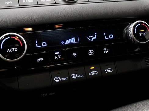Used 2024 Hyundai Elantra SEL FWD image 31