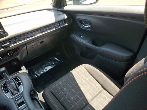Used 2023 Honda HR-V Sport image 12