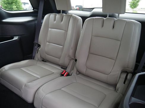 Used 2014 Ford Explorer Limited w/ Equipment Group 301A AWD/4WD image 18