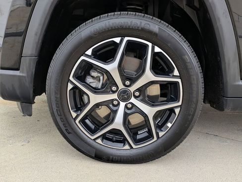 Used 2025 Jeep Compass Limited image 31