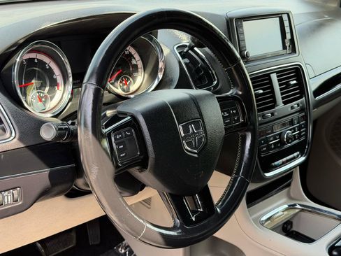 Used 2017 Dodge Grand Caravan SXT w/ Driver Convenience Group FWD image 14