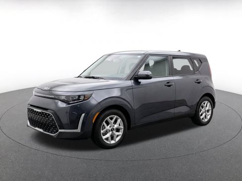 Used 2025 Kia Soul LX w/ LX Technology Package FWD image 3