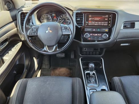 Used 2018 Mitsubishi Outlander SE AWD/4WD image 27