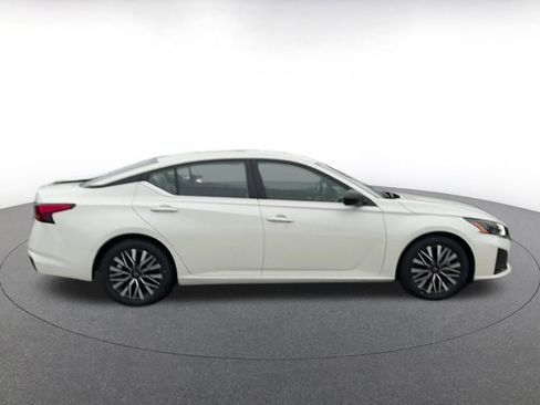 Used 2025 Nissan Altima 2.5 SV image 16