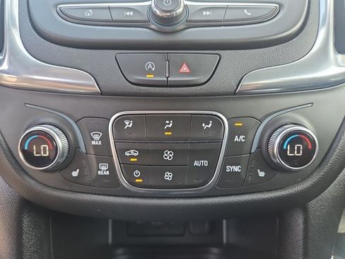 Used 2023 Chevrolet Equinox LT AWD/4WD image 25