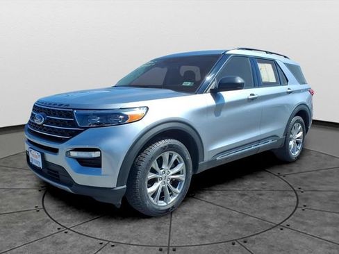 Used 2021 Ford Explorer XLT w/ Equipment Group 202A AWD/4WD image 1