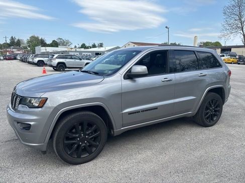 Used 2021 Jeep Grand Cherokee Laredo X AWD/4WD image 2
