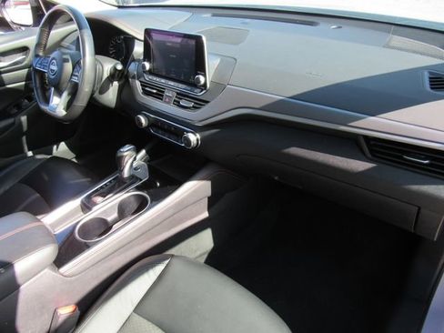 Used 2024 Nissan Altima 2.5 SR FWD image 10