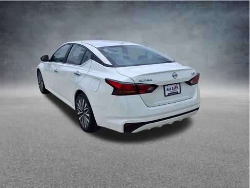 Used 2025 Nissan Altima 2.5 SV FWD image 6