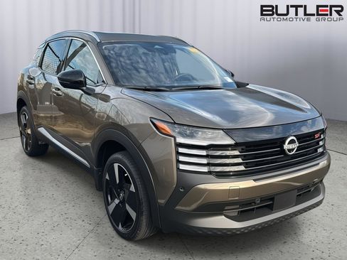 Used 2026 Nissan Kicks SR w/ SR Premium Package image 4