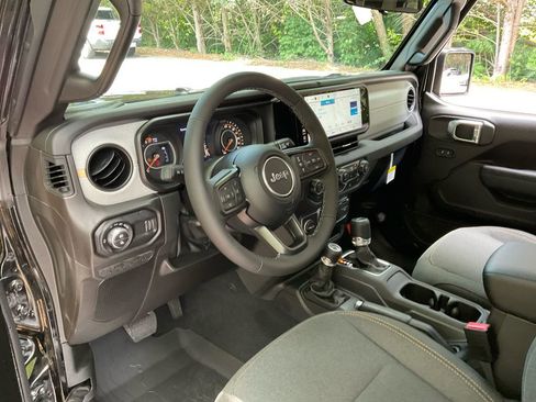 New 2025 Jeep Gladiator Sport image 25