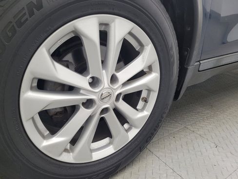 Used 2015 Nissan Rogue SV w/ SV Premium Package image 31