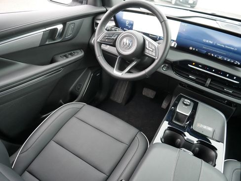 Used 2025 Buick Enclave Preferred image 9