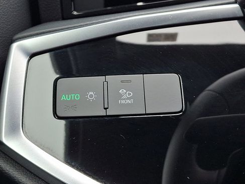 Used 2025 Audi Q3 2.0T Premium image 24