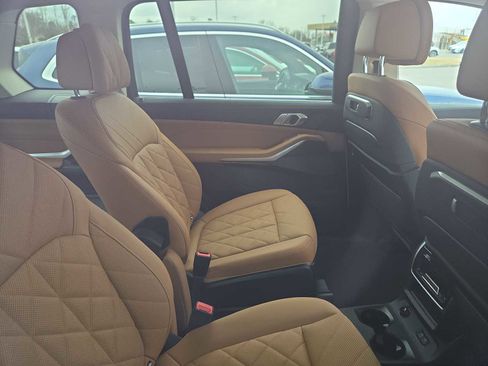 Used 2023 BMW X7 xDrive40i w/ Premium Package image 12