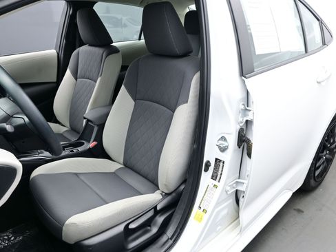 Used 2023 Toyota Corolla LE image 11