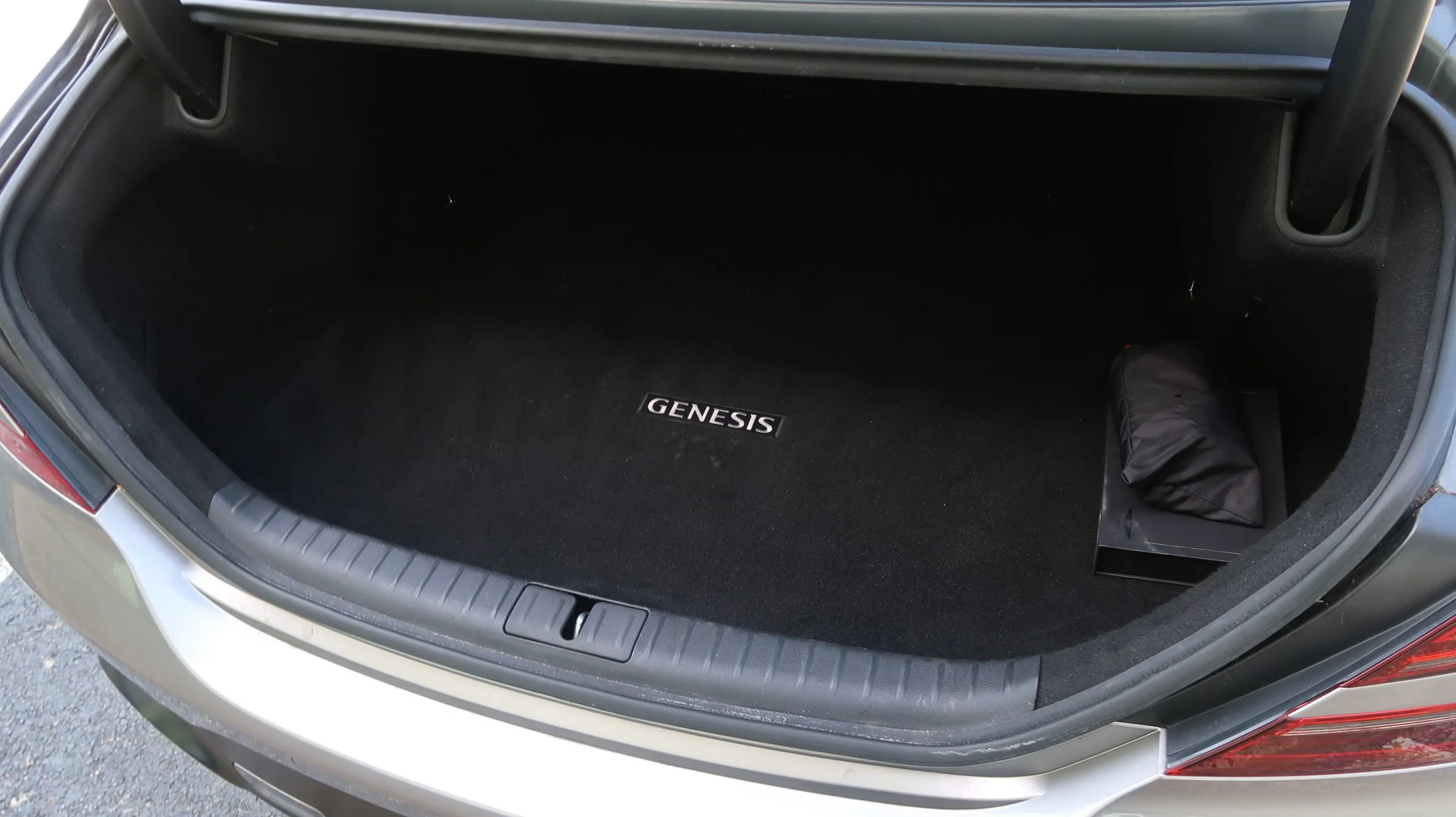 Used 2022 Genesis G70 3.3T RWD image 15