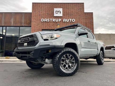 Used 2019 Toyota Tacoma TRD Sport image 1