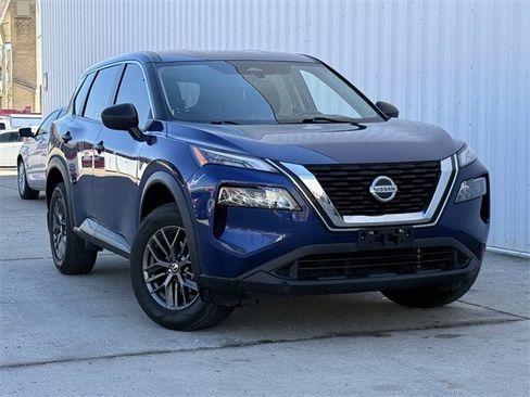 Used 2021 Nissan Rogue S image 2