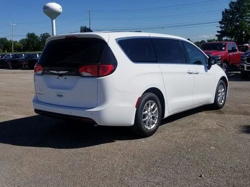 New 2026 Chrysler Voyager LX image 4