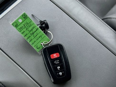 Used 2020 Toyota Highlander Limited AWD/4WD image 25