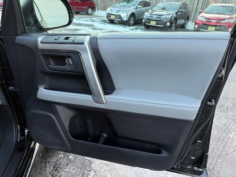 Used 2011 Toyota 4Runner SR5 w/ Convenience Pkg image 33