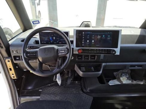 Used 2024 Chevrolet Brightdrop 400 w/ Commercial Equipment Package AWD/4WD image 3