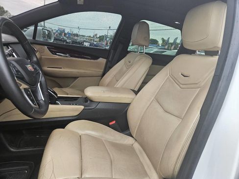 Used 2017 Cadillac XT5 Luxury w/ Driver Awareness Package AWD/4WD image 10
