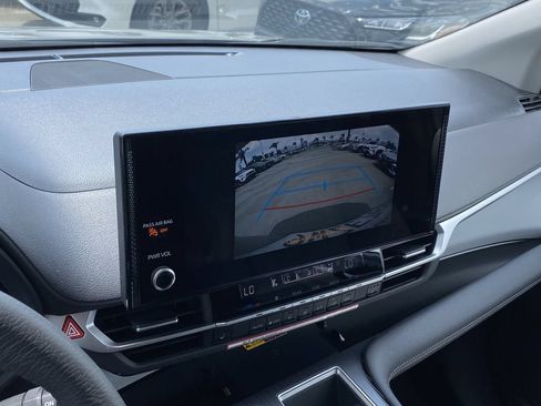 Certified 2026 Toyota Sienna XLE FWD image 10