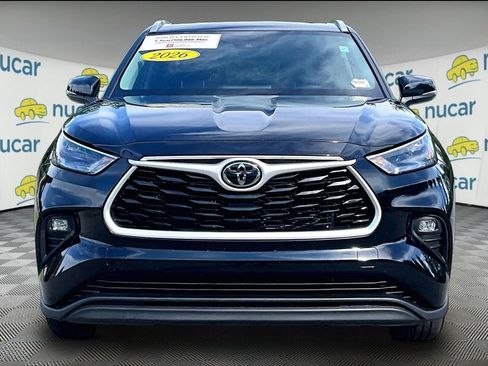 Used 2026 Toyota Highlander XLE AWD/4WD image 2