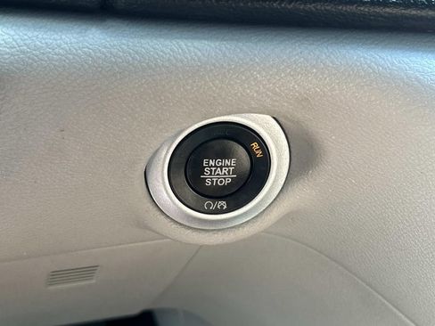 Used 2020 Chrysler Voyager Lxi FWD image 37