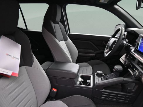 Used 2025 Toyota 4Runner 4WD image 33