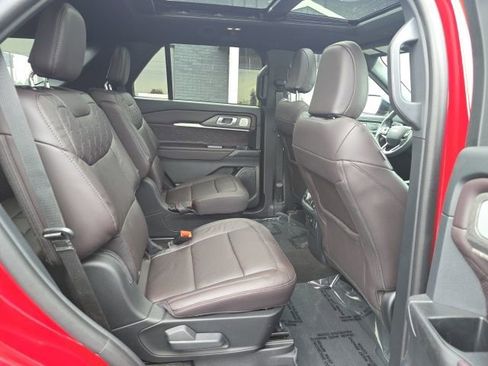 Used 2025 Ford Explorer Platinum w/ LUX Leather Package image 31