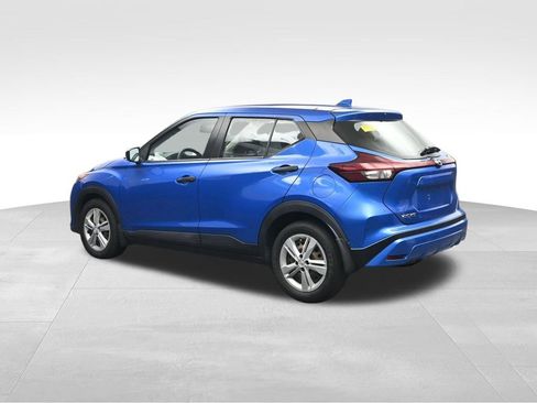 Used 2022 Nissan Kicks S FWD image 3