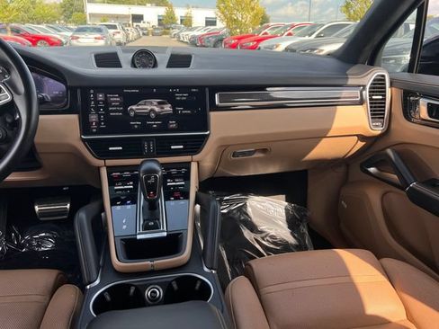 Used 2019 Porsche Cayenne Turbo AWD/4WD image 15