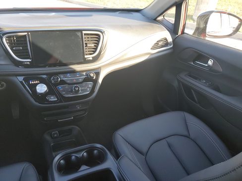 New 2026 Chrysler Pacifica Select image 14