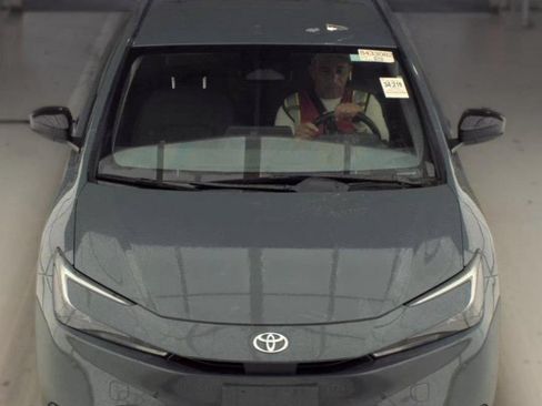 Used 2025 Toyota Prius LE FWD image 2