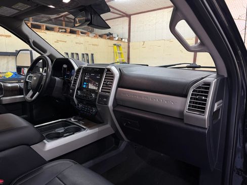 Used 2017 Ford F250 Lariat w/ Lariat Ultimate Package AWD/4WD image 13