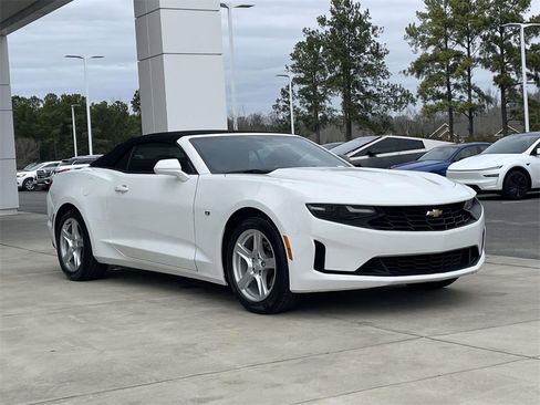 Used 2023 Chevrolet Camaro LT image 4