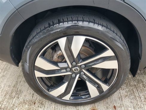 Certified 2023 Volvo XC40 B4 Ultimate w/ Protection Package Premier image 7